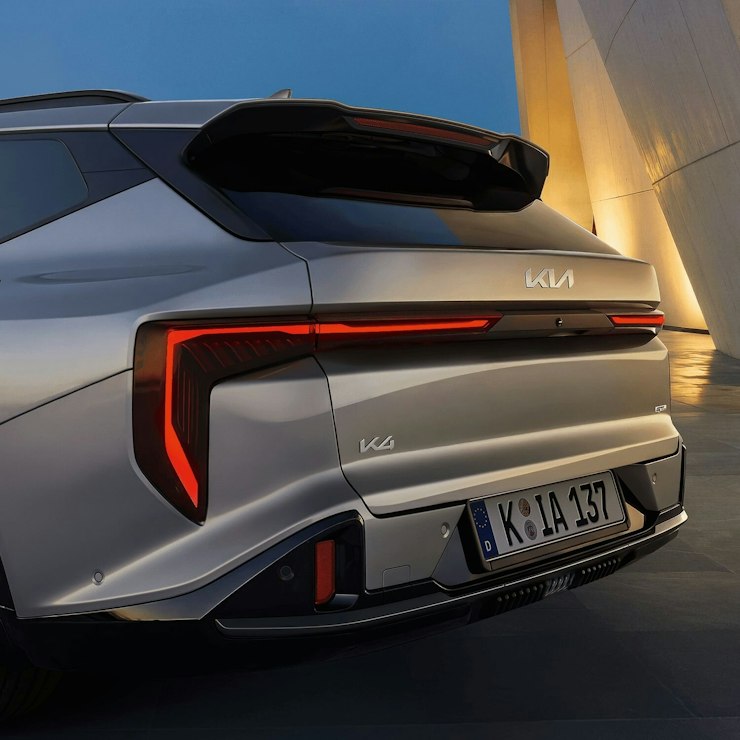 Heckansicht des Kia K4