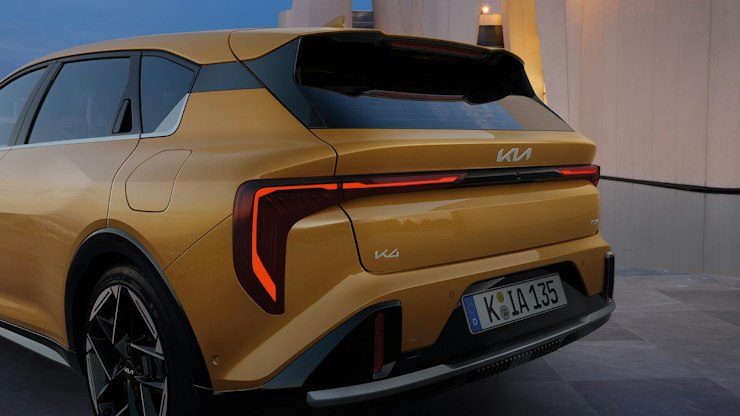 Heckansicht des Kia K4