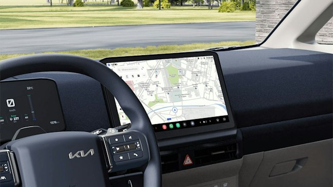 Kia PBV Armaturenbrett im Infotainment-Bildschirm und Anzeige von Navigation und smarten Kontrollen