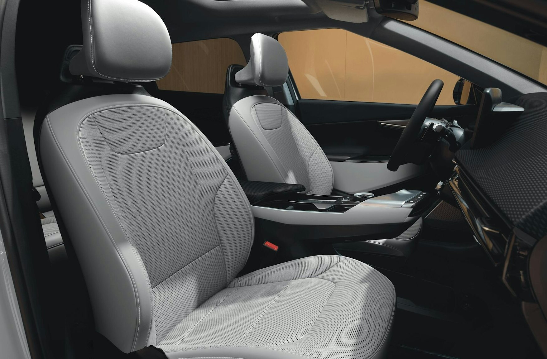 Die Vordersitze des Kia EV6