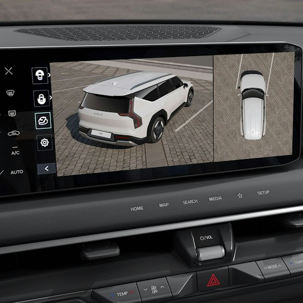 Einparkhilfe auf dem Display des Kia EV9