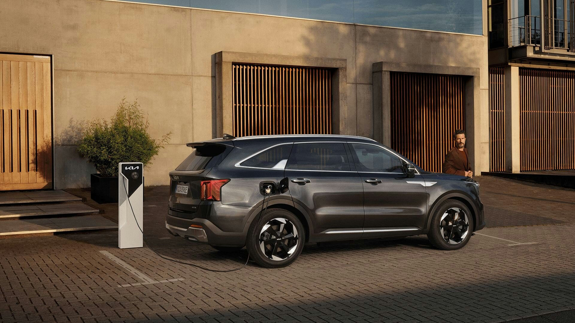 Der Kia Sorento beim Laden