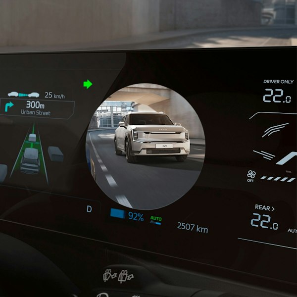 Toter Winkel wird auf dem Display des Kia EV9 angezeigt