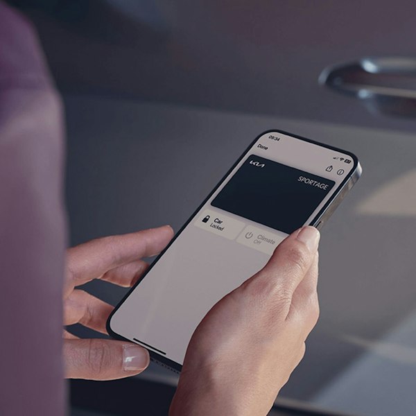 Eine Person benutzt den Digital Key