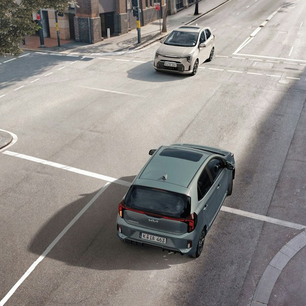 Der neue Kia Picanto an einer Kreuzung